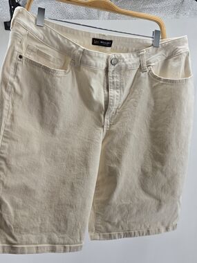 Lee | Womens Cream Bermuda Shorts